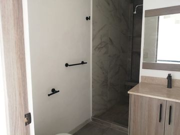 Se Vende Casa en Pedregal de Schoenstatt,  4ta Recamara en PB, Roof Garden, Lujo