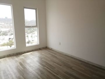 Se Vende Casa en Pedregal de Schoenstatt,  4ta Recamara en PB, Roof Garden, Lujo