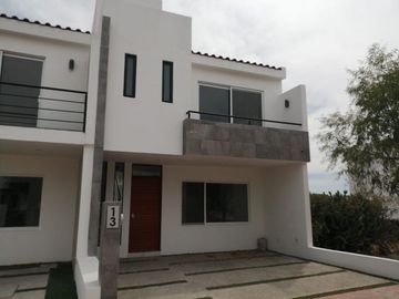 Se Vende Casa en Pedregal de Schoenstatt,  4ta Recamara en PB, Roof Garden, Lujo