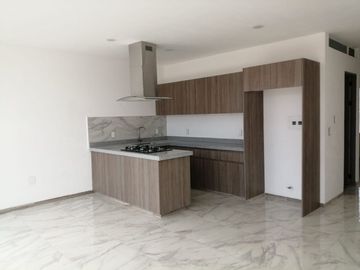 Se Vende Casa en Pedregal de Schoenstatt,  4ta Recamara en PB, Roof Garden, Lujo