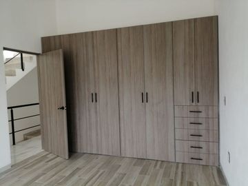 Se Vende Casa en Pedregal de Schoenstatt,  4ta Recamara en PB, Roof Garden, Lujo