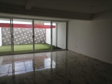Se Vende Casa en Pedregal de Schoenstatt,  4ta Recamara en PB, Roof Garden, Lujo