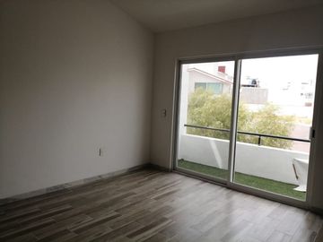 Se Vende Casa en Pedregal de Schoenstatt,  4ta Recamara en PB, Roof Garden, Lujo