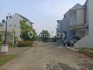 Rumah Terawat Siap Huni Dalam Perumahan Akses Pintu Tol Cibubur