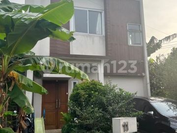 Rumah Terawat Siap Huni Dalam Perumahan Akses Pintu Tol Cibubur