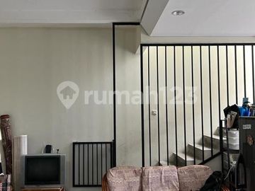 Rumah Terawat Siap Huni Dalam Perumahan Akses Pintu Tol Cibubur
