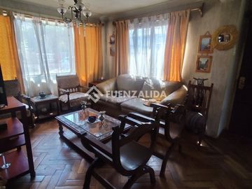 Casa en venta de 6 dorm. en Maipú