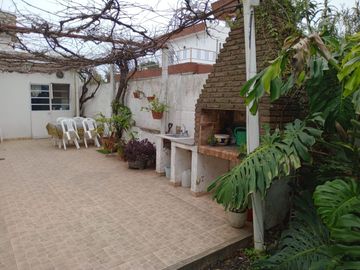VENTA de casa en San Miguel , hermosa cuadra lote con 48 metros de fondo