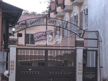Spacious Townhouse in West Fairview Q.C near Commonwealth Avenue PH940