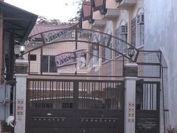 Spacious Townhouse in West Fairview Q.C near Commonwealth Avenue PH940