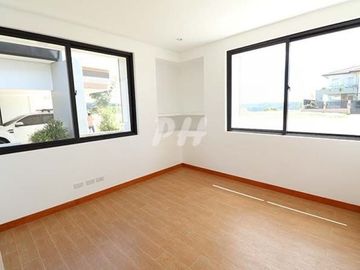 Luxury House and Lot in Antipolo City For Sale 18.5M PH964