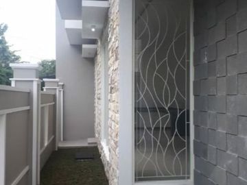 Rumah Sutorejo Timur Mininalis dan Baru Gressss Hadap Selatan dan Barat