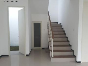 Rumah Sutorejo Timur Mininalis dan Baru Gressss Hadap Selatan dan Barat