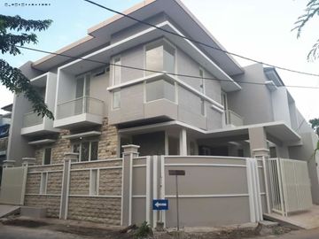 Rumah Sutorejo Timur Mininalis dan Baru Gressss Hadap Selatan dan Barat