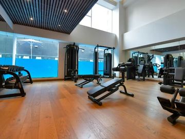 Condominio con balcón, spa, cine, skybar, alberca, pista de jogging, gimnasio, h