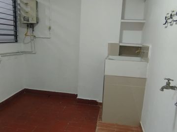 apartamento en arriendo en los colores. Cod A218563