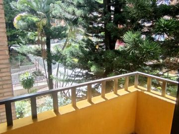 apartamento en arriendo en los colores. Cod A218563