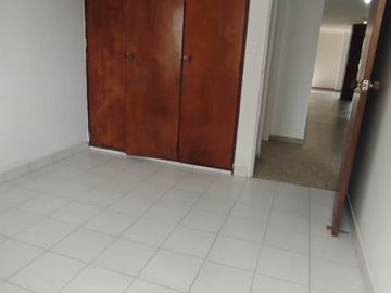 apartamento en arriendo en los colores. Cod A218563