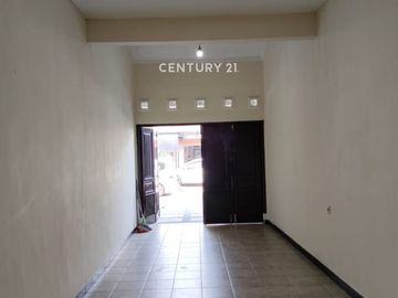 Rumah Siap Huni Strategis Di Komplek Megabrata Ciwastra Bandung