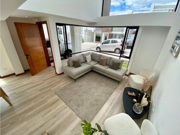 CASAS INDEPENDIENTES EN VENTA EN TUMBACO (CB)