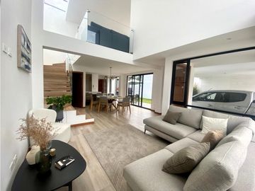 CASAS INDEPENDIENTES EN VENTA EN TUMBACO (CB)