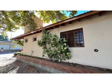 VENDE CASA EN BOMBAL SUR GODOY CRUZ ( barrio Arizu )
