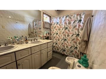 VENDE CASA EN BOMBAL SUR GODOY CRUZ ( barrio Arizu )