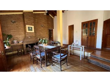 VENDE CASA EN BOMBAL SUR GODOY CRUZ ( barrio Arizu )