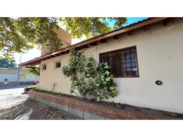 VENDE CASA EN BOMBAL SUR GODOY CRUZ ( barrio Arizu )