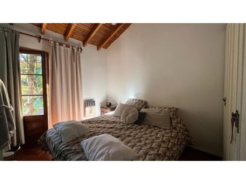 VENDE CASA EN BOMBAL SUR GODOY CRUZ ( barrio Arizu )