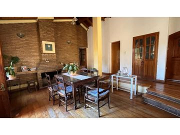VENDE CASA EN BOMBAL SUR GODOY CRUZ ( barrio Arizu )