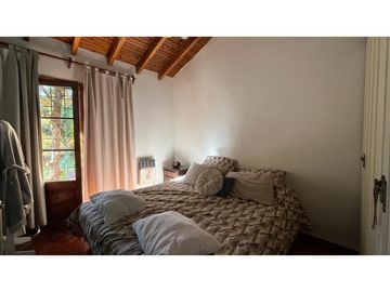 VENDE CASA EN BOMBAL SUR GODOY CRUZ ( barrio Arizu )
