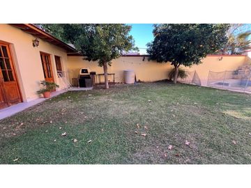 VENDE CASA EN BOMBAL SUR GODOY CRUZ ( barrio Arizu )