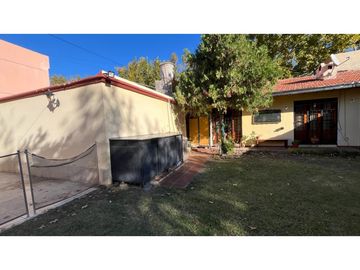 VENDE CASA EN BOMBAL SUR GODOY CRUZ ( barrio Arizu )