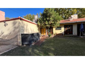 VENDE CASA EN BOMBAL SUR GODOY CRUZ ( barrio Arizu )