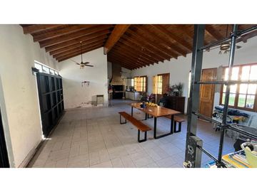 VENDE CASA EN BOMBAL SUR GODOY CRUZ ( barrio Arizu )