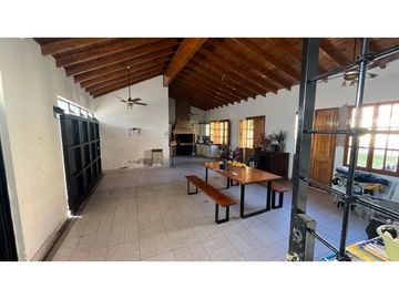 VENDE CASA EN BOMBAL SUR GODOY CRUZ ( barrio Arizu )
