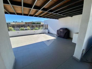 Penthouse con terraza, quincho y jacuzzi en La Dehesa