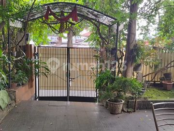 Rumah Lama Butuh Renovasi Dekat Area Bisnis di Radio Dalam