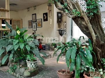 Rumah Lama Butuh Renovasi Dekat Area Bisnis di Radio Dalam
