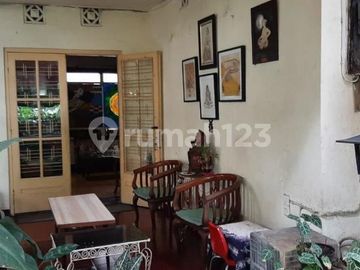 Rumah Lama Butuh Renovasi Dekat Area Bisnis di Radio Dalam