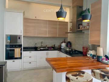 DIJUAL RUMAH BARU RENOVASI ADA POOL CIPETE JAKARTA SELATAN
