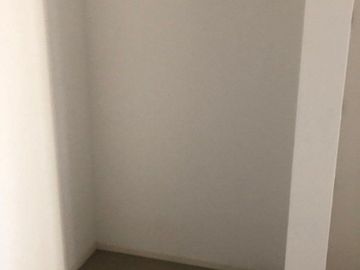 PISO EN PLAZA MITRE CON DOBLE COCHERA Y BAULERA