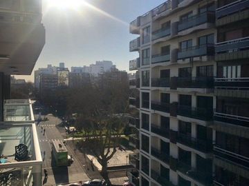 PISO EN PLAZA MITRE CON DOBLE COCHERA Y BAULERA