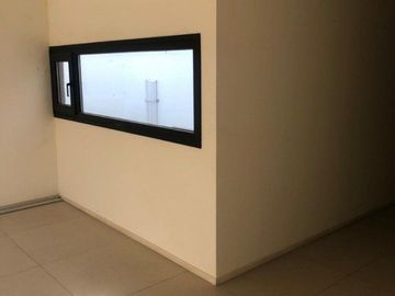 PISO EN PLAZA MITRE CON DOBLE COCHERA Y BAULERA