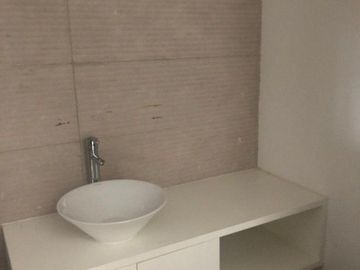 PISO EN PLAZA MITRE CON DOBLE COCHERA Y BAULERA