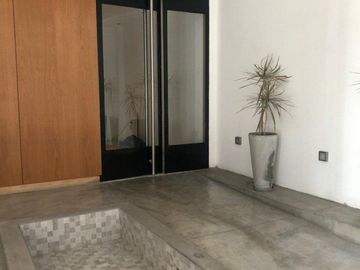 PISO EN PLAZA MITRE CON DOBLE COCHERA Y BAULERA