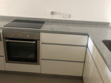 PISO EN PLAZA MITRE CON DOBLE COCHERA Y BAULERA