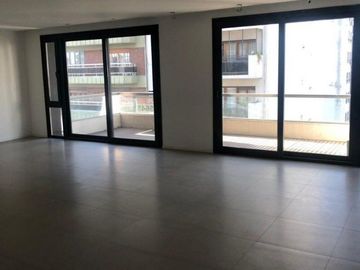 PISO EN PLAZA MITRE CON DOBLE COCHERA Y BAULERA
