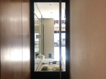 PISO EN PLAZA MITRE CON DOBLE COCHERA Y BAULERA